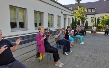 Ćwiczenia rehabilitacyjne senior&oacute;w