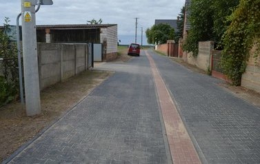 Nowa droga wykonana z kostki brukowej