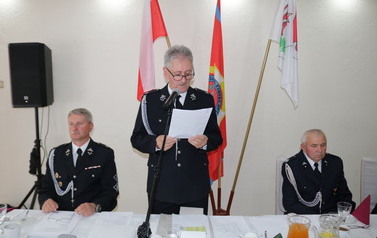 Zdjęcie przedstawia trzech członk&oacute;w OSP Wielichowo 