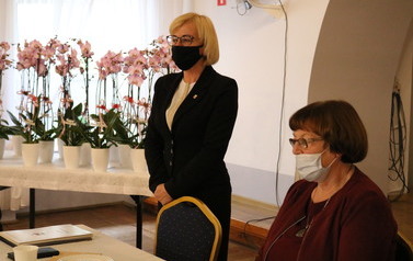 Zdjęcie przedstawia Panią Burmistrz Honoratę Kozłowską i Panią Przewodniczącą Genowefę Feldgebel