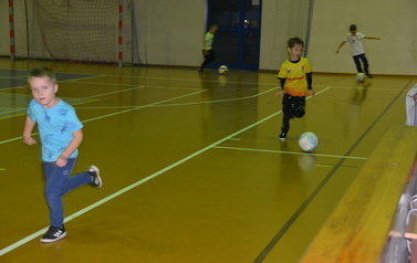 Zdjęcie przedstawia piłkarzy junior&oacute;w lkp pieczarka