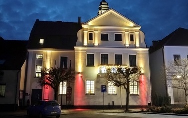 Zdjęcie przedstawia budynek Urzędu Miejskiego w Wielichowie 