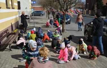Dzieciaki z przedszkola żegnały zimę a wiosnę witały