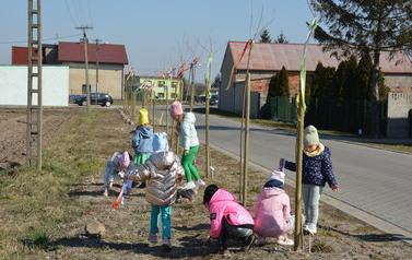 Dzieciaki z przedszkola żegnały zimę a wiosnę witały