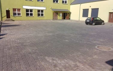 Remont placu przed salą wiejską w miejscowości Wilkowo Polskie