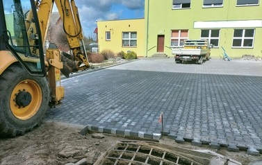 Remont placu przed salą wiejską w miejscowości Wilkowo Polskie