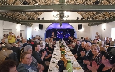 Zdjęcie przedstawia zaproszonych gości 