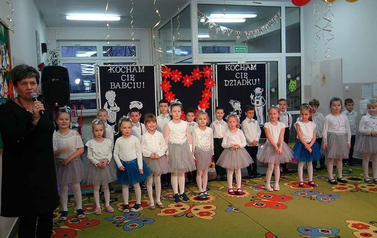 2023-01-26 10_41_57-Zdjęcie w albumie Dzień Babci i Dziadka - Zdjęcia Google