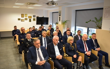 Zdjęcie przedstawia osoby, biorące udział w odprawie rocznej 