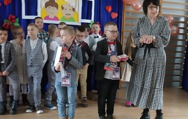 zdjęcie przedstawia flażolecist&oacute;w ze szkoły w Wilkowie Polskim 