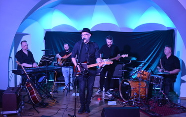 zdjęcie przedstawia koncert walentynkowy