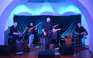 zdjęcie przedstawia koncert walentynkowy