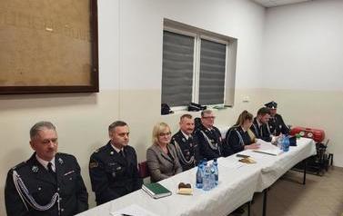 zdjęcie przedstawia zebranie sprawozdawcze OSP Śniaty