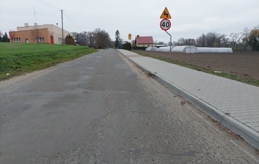 Zdjęcie przestawia drogę