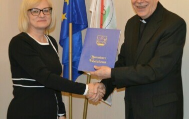 fotorelacja z podpisania um&oacute;w na dotacje