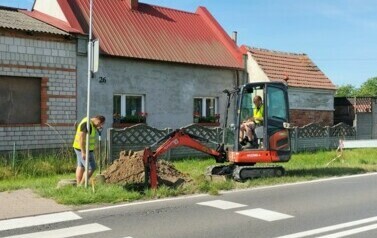 zdjęcia lamp na przejściu dla pieszych w Wilkowie Polskiem