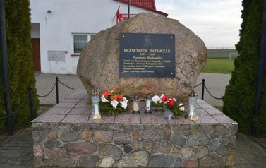 pomnik1