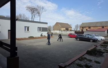 image004