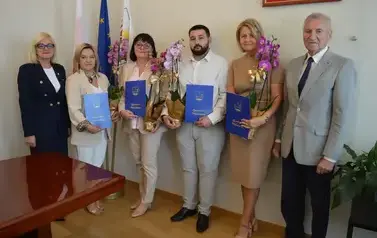 Powierzenie obowiązk&oacute;w dyrektorskich i awanse zawodowe 