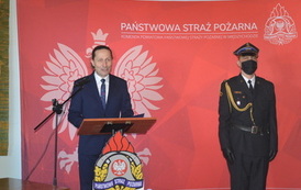 Przekazanie promes na zakup  samochod&oacute;w ratowniczo-gaśniczych dla OSP