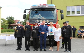 Przekazanie nowego samochodu ratowniczo-gaśniczego dla Ochotniczej Straży Pożarnej Wilkowo Polskie