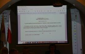 zdjęcie przedstawia sesję rady miejskiej wielichowa - absolutorium dla Burmistrza Wielichowa