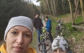 Oliwier-Wiktor-Kamila-Slawomir-Ciesielscy-Las-Zieminski_