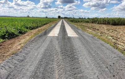 Zdjęcie do &bdquo;Remont nawierzchni dr&oacute;g gminnych z płyt betonowych w układzie dwurzędowym w miejscowości Wielichowo-Wieś i Celinki