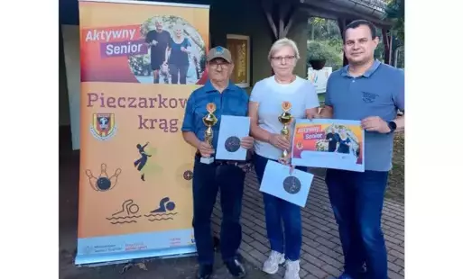 Dzięki dofinansowaniu pozyskanemu przez LKP Pieczarka Wielichowo w ramach programu „Aktywny Senior”, członkowie Stowarzyszenia Seniorów „Druga Młodość” wzięli udział w wyjątkowym wyjściu na strzelnicę.  Spotkanie miało na celu nie tylko aktywizację fizycz
