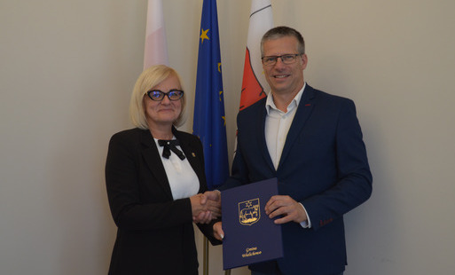Podpisanie umowy na przebudowę drogi ul. Leśnej w miejscowości Trzcinica