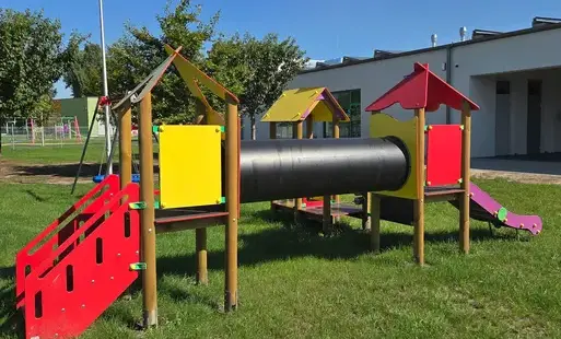Nowe urządzenia na placach zabaw w gminnych placówkach